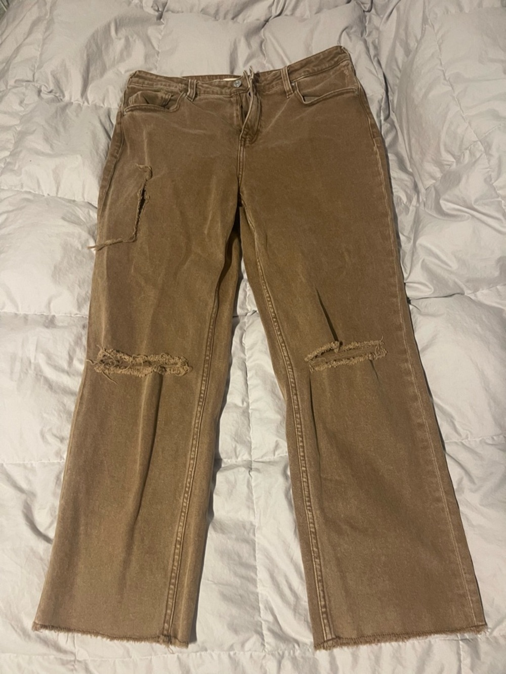 Women’s Straight-Leg Distressed Jeans in Brown